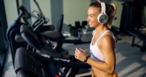 what is a good speed to walk on a treadmill to lose weight